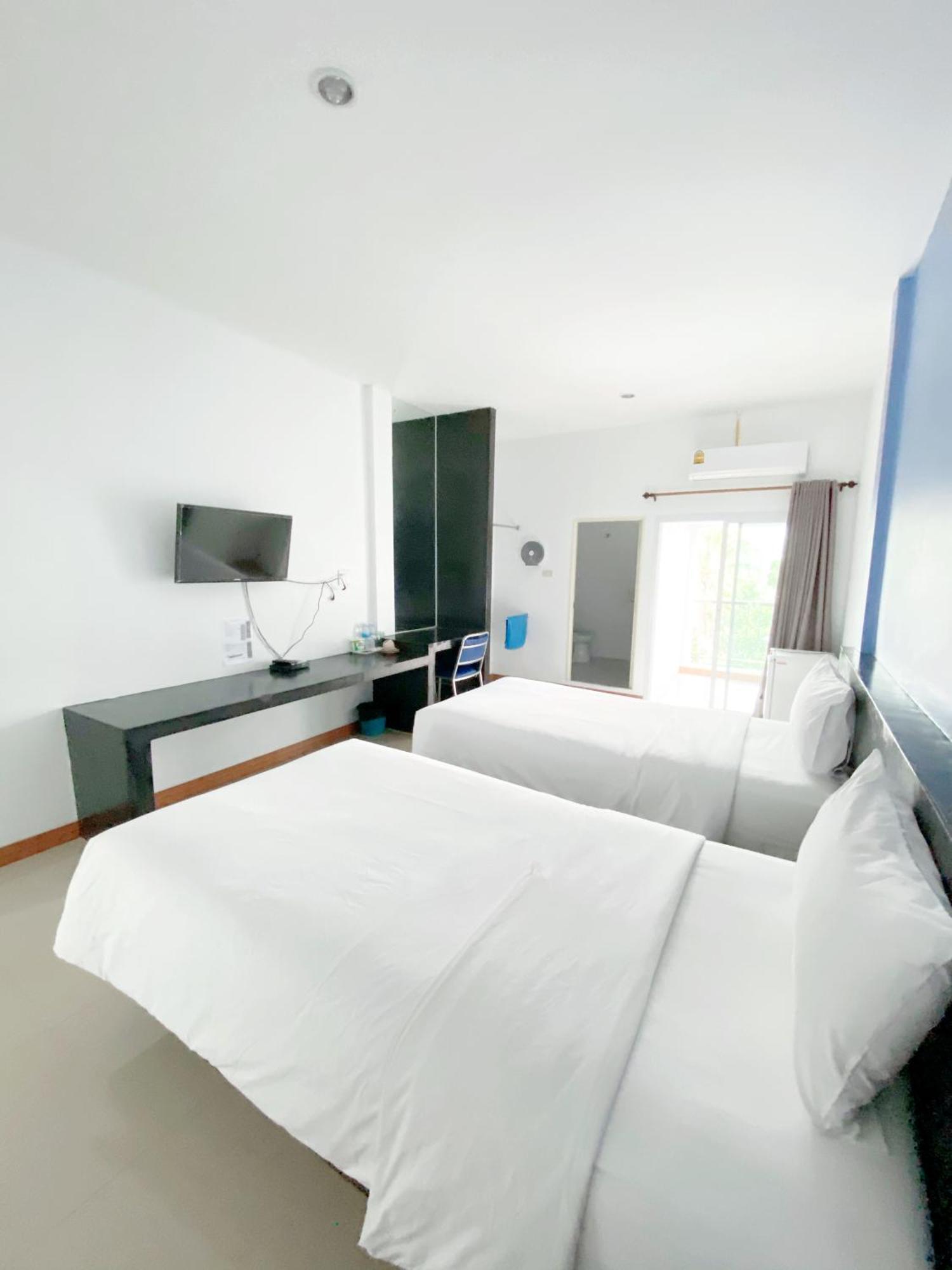 Tanatnan Hotel Ranong Exterior foto